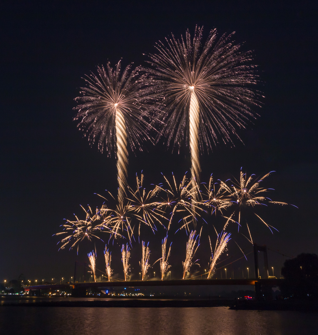 Feuerwerk Ruhrorter Hafenfest 2016