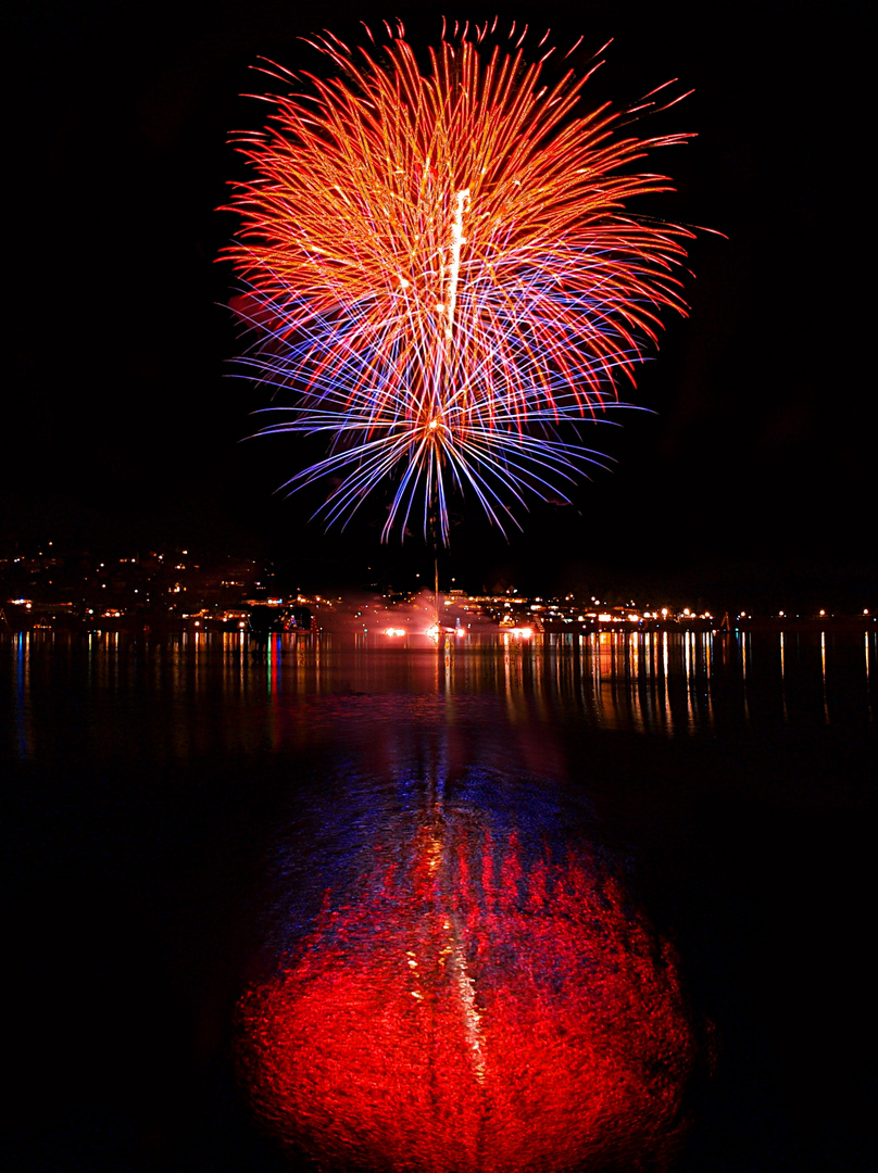 Feuerwerk - Sorpe in Flammen - Spiegelung