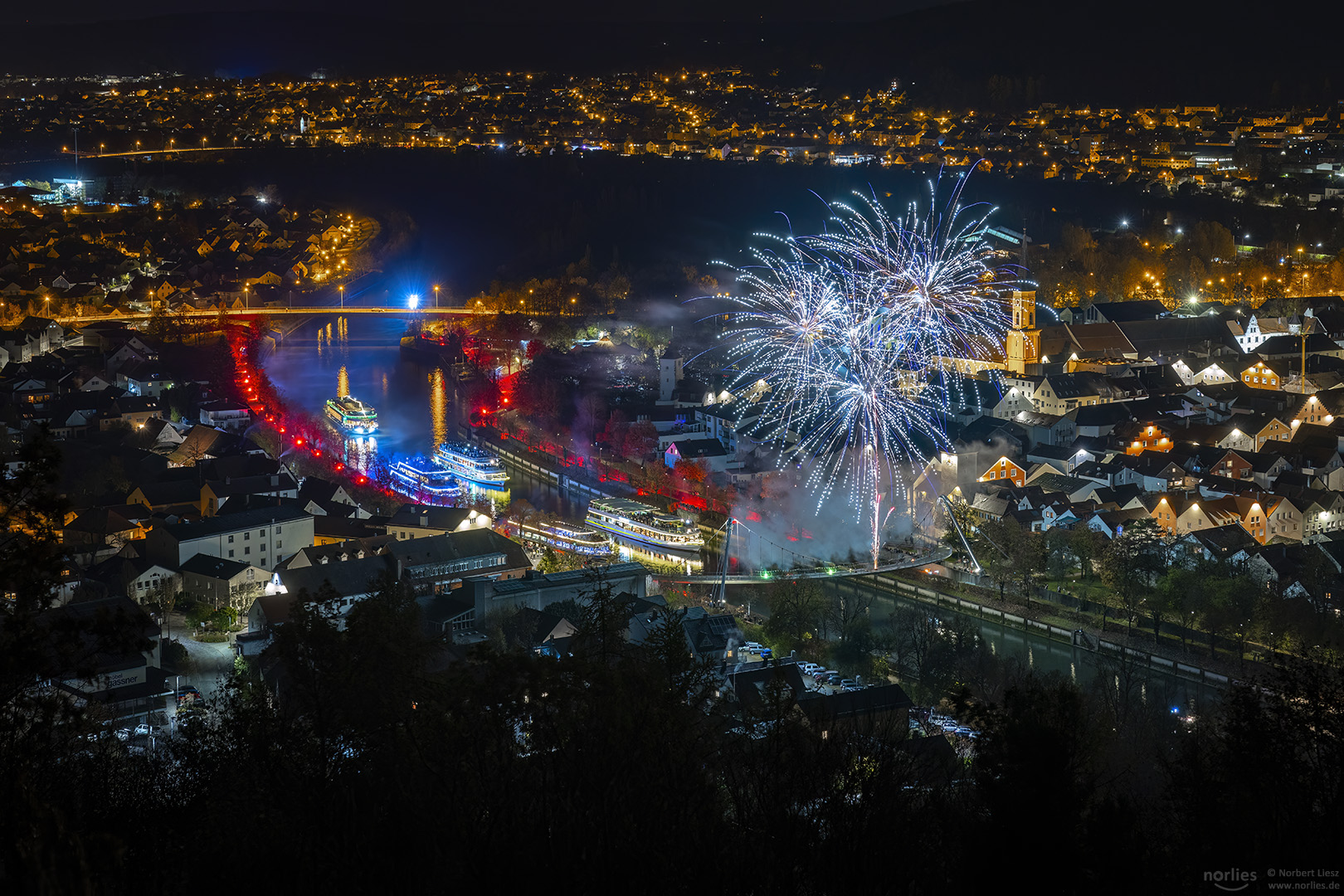 Feuerwerk über dem Kanal