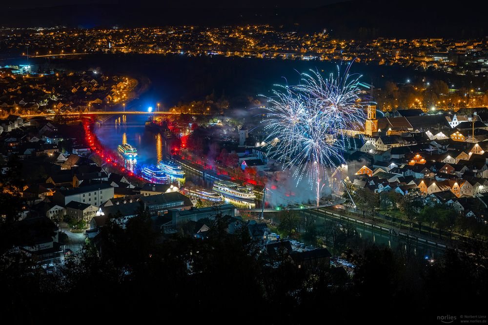 Feuerwerk über dem Kanal