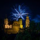 Feuerwerk über dem Rathaus