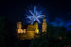 Feuerwerk über dem Rathaus