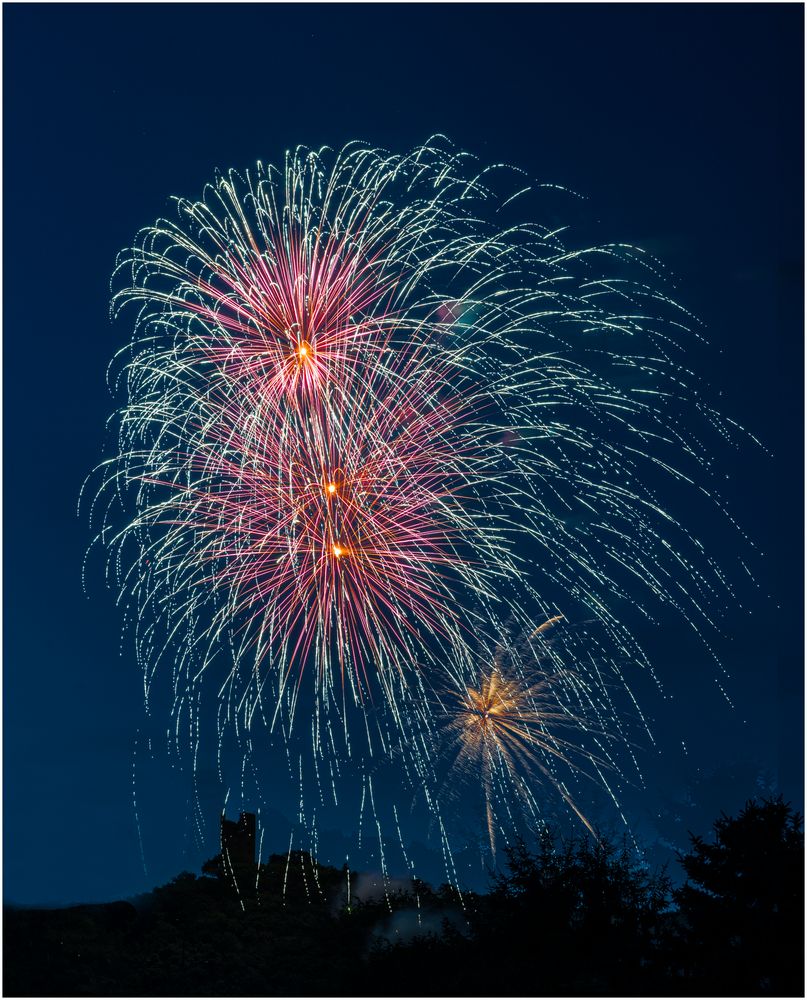 Feuerwerk über der Burg