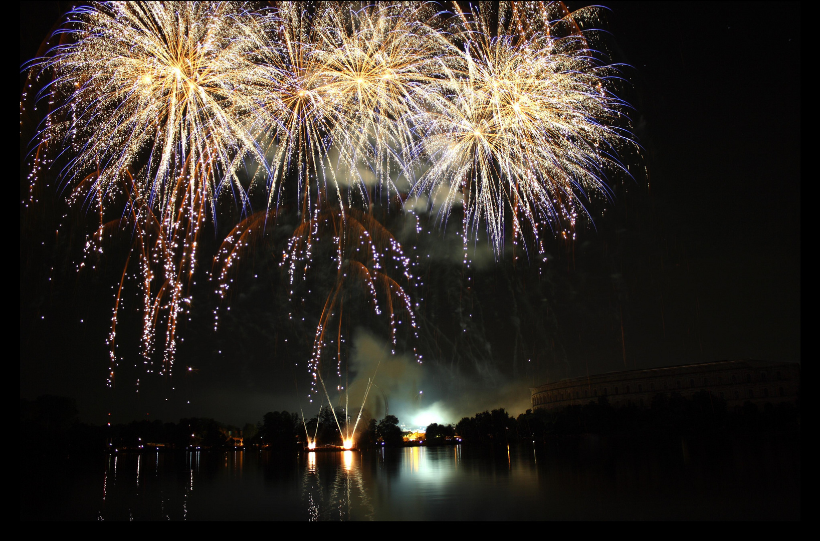 Feuerwerk über der Kongresshalle Teil 2