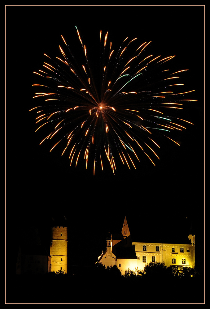 Feuerwerk über der Mindelburg