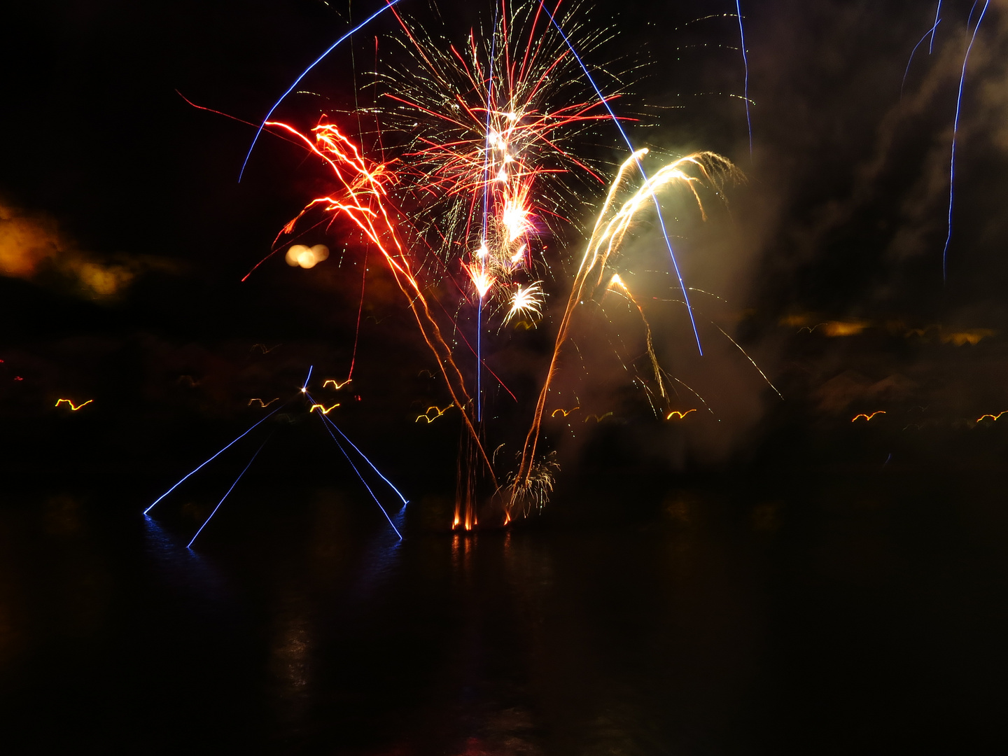 Feuerwerk über der Salzach