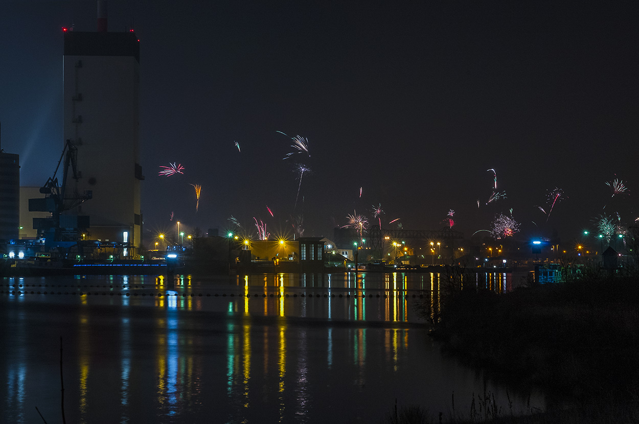 Feuerwerk über der Weser