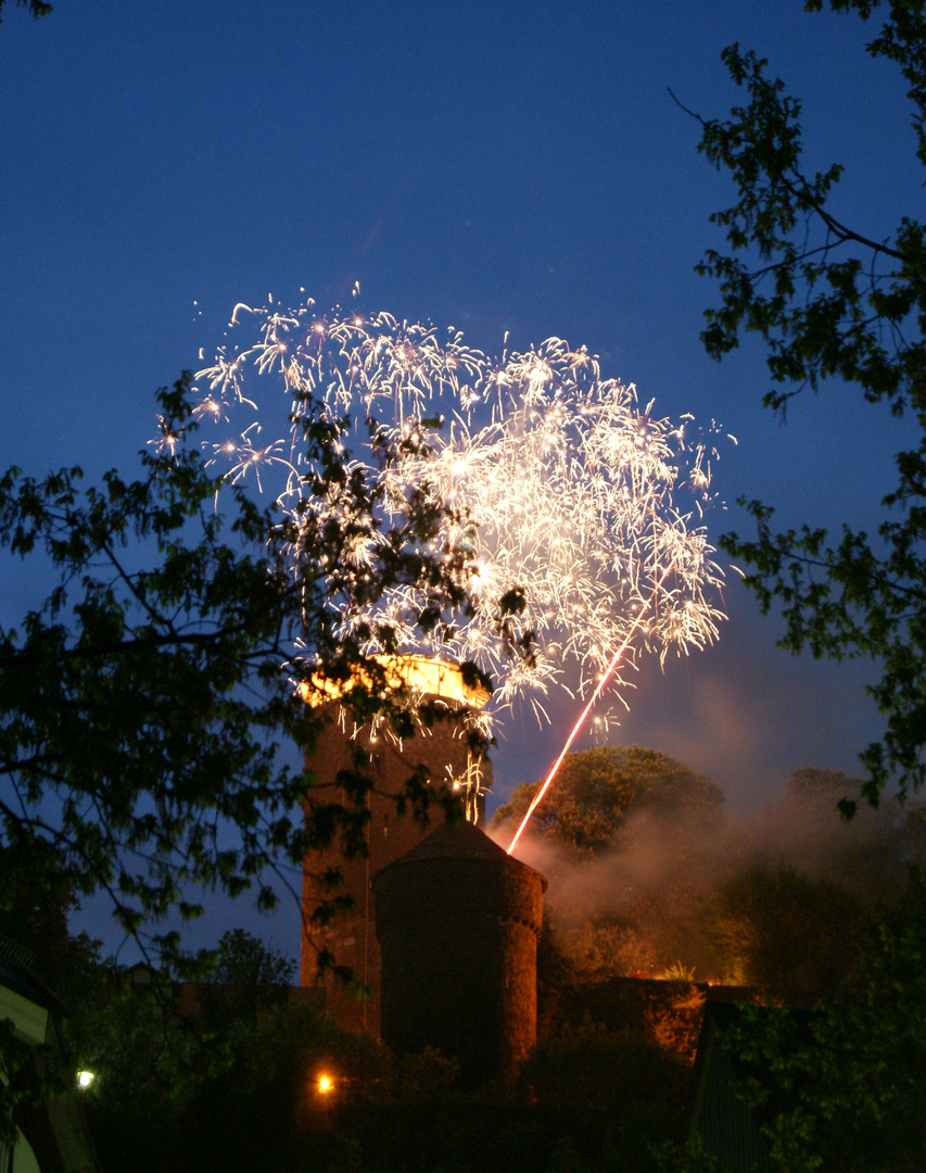 Feuerwerk über die Burg Trendelburg