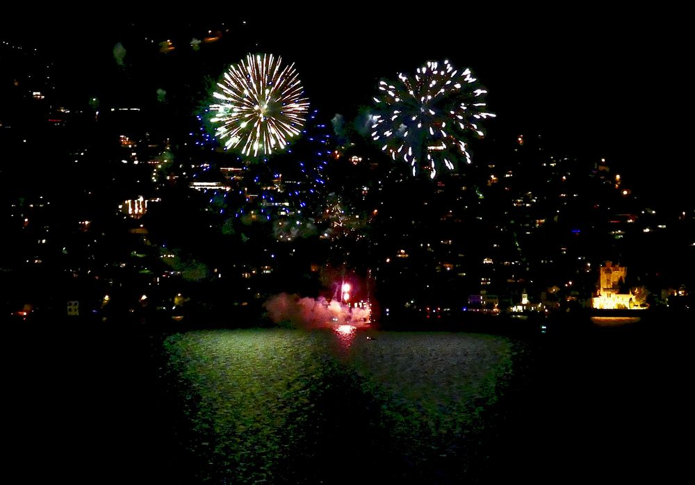 Feuerwerk über Oberhofen am 1.Aug.2017 Foto &amp; Bild