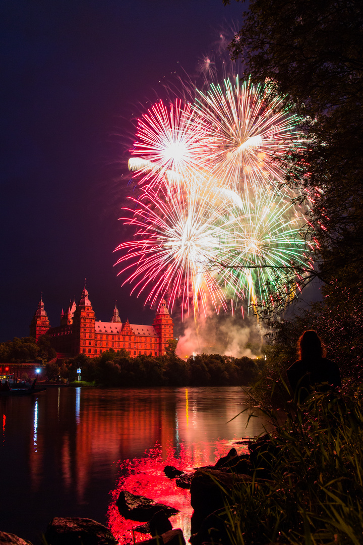 Feuerwerk überm Schloss johannisburg