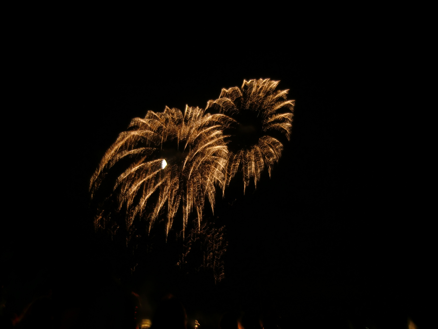 Feuerwerk - um den Mond herum