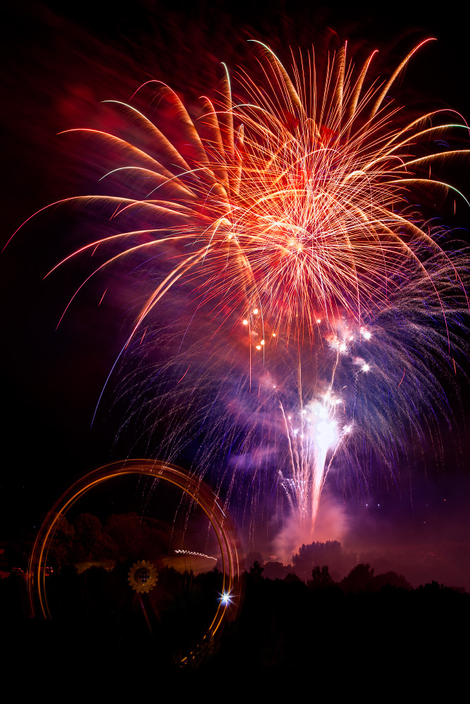 Feuerwerk und Riesenrad