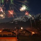Feuerwerk vor den Schweizer Bergen
