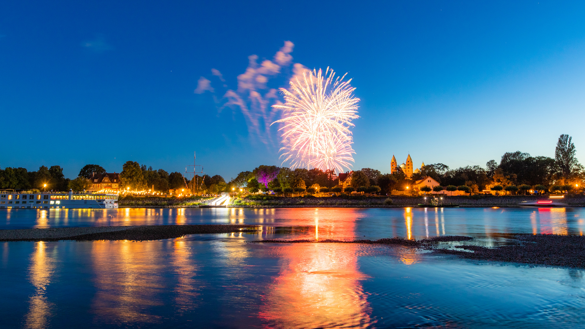 Feuerwerk zum Brezelfest