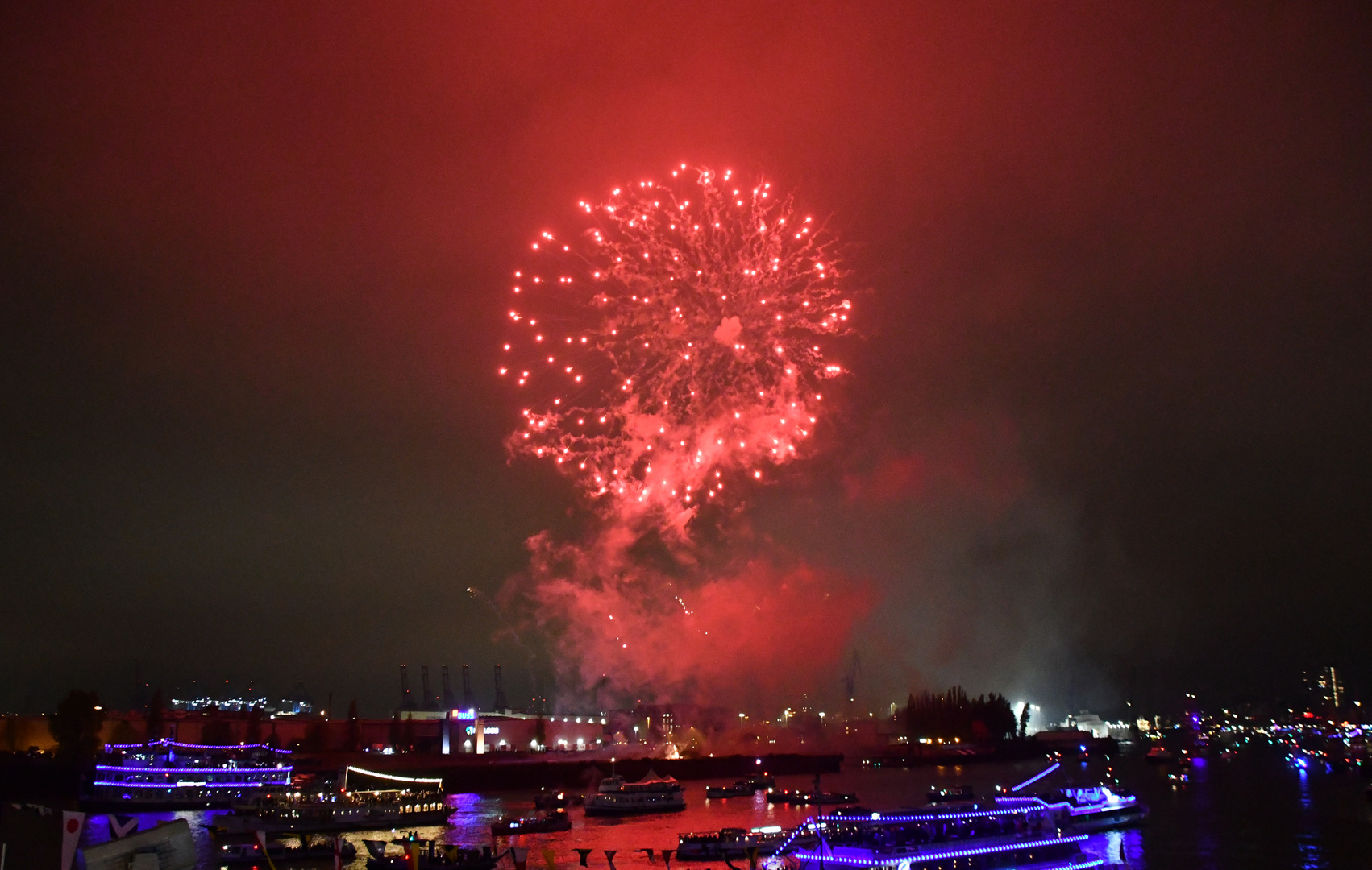 Feuerwerk zum Hafengeburtstag 2023 in Hamburg