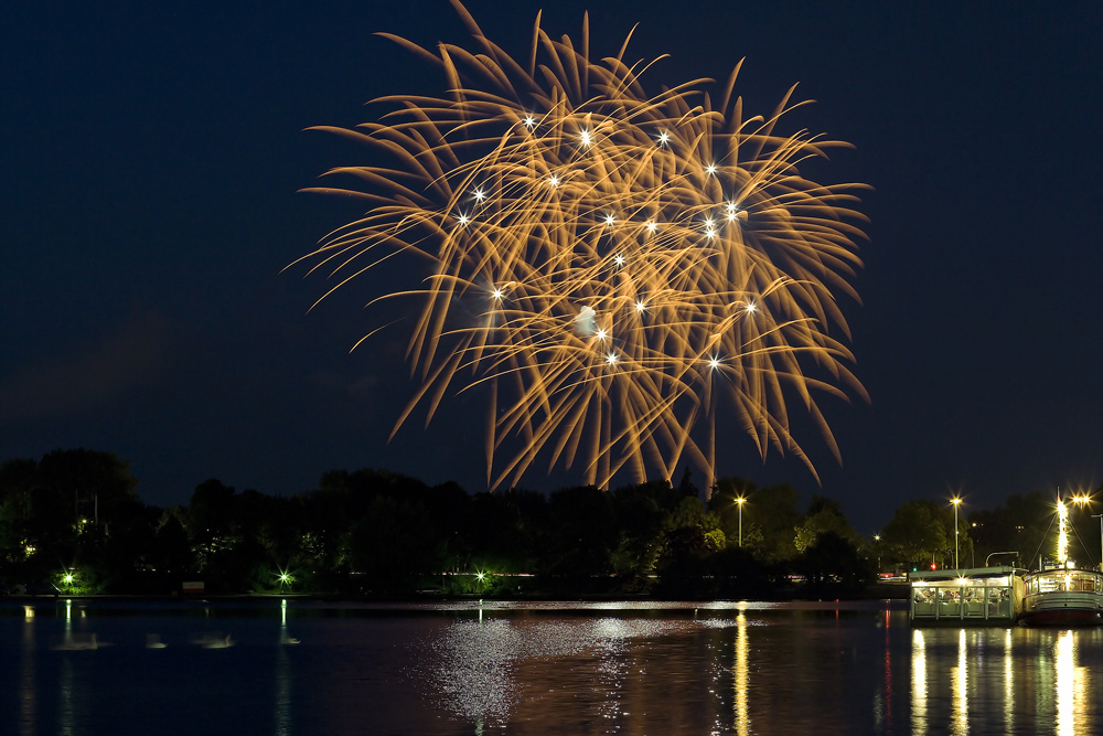 Feuerwerk zum japanischen Kirschblütenfest