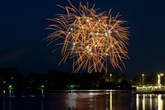 Feuerwerk zum japanischen Kirschblütenfest