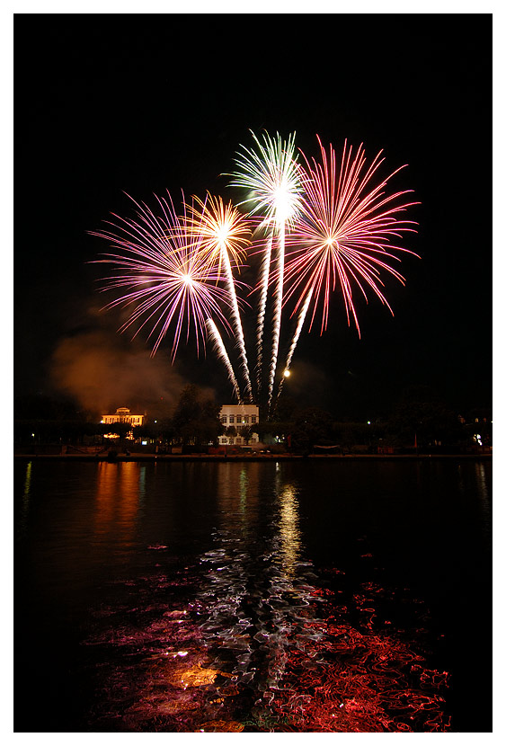  Feuerwerk  zum Mainfest 2006 2 Foto Bild deutschland  