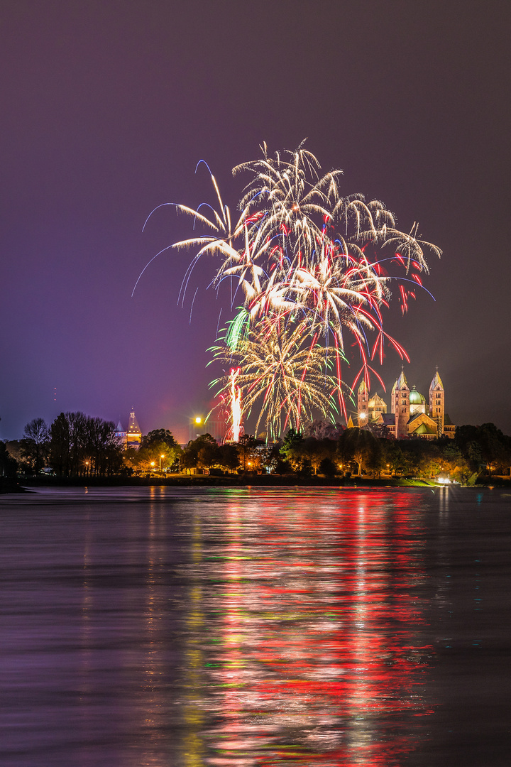 Feuerwerk zur Speyerer Herbstmesse