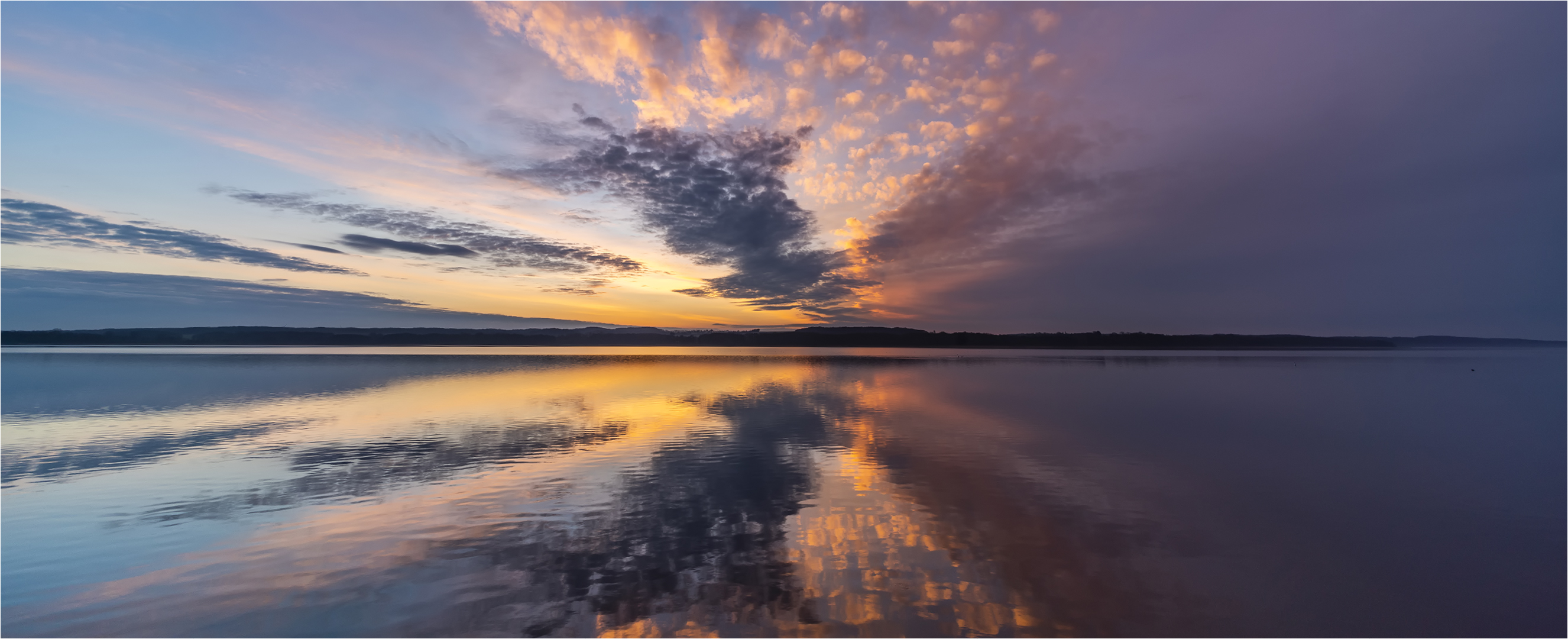 … Feuerwerker hinterm Horizont? …