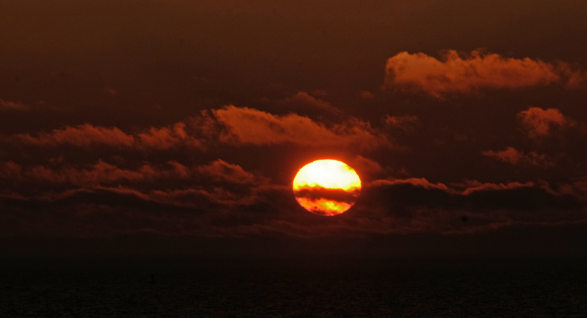 Feuerwolken und Eiersonne