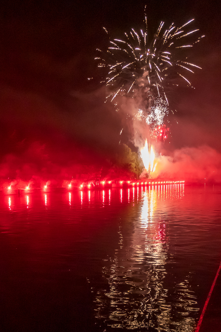 Feuerzauber im Kanal