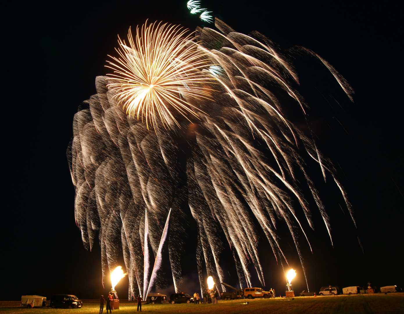 Feuerzauber in der Nacht