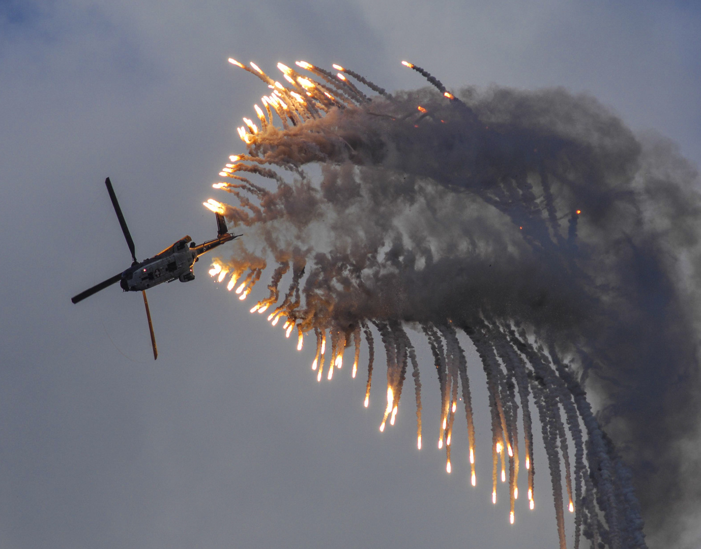 Feuerzauber über der Axalp !