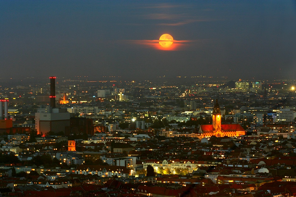 feurig roter Mond ... Berlin@Night4