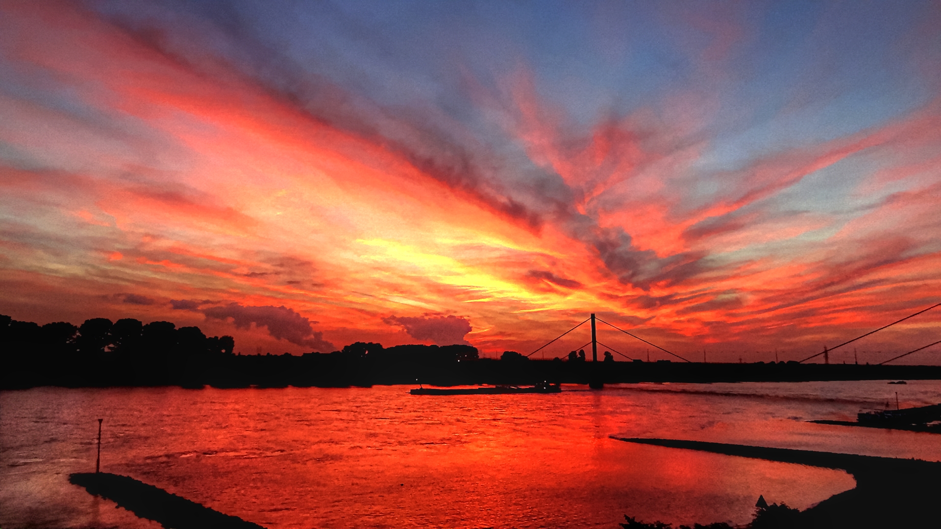 Feurige Sonnenuntergang ( Fiery Sunset), Leverkusen, GERMANY