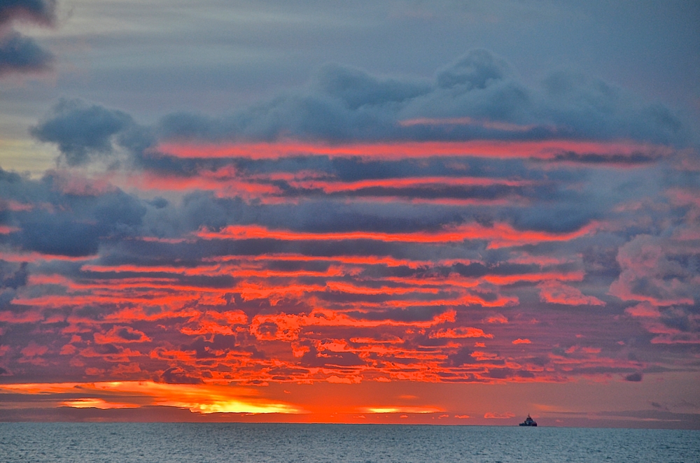 Feuriger Abend vor Helgoland