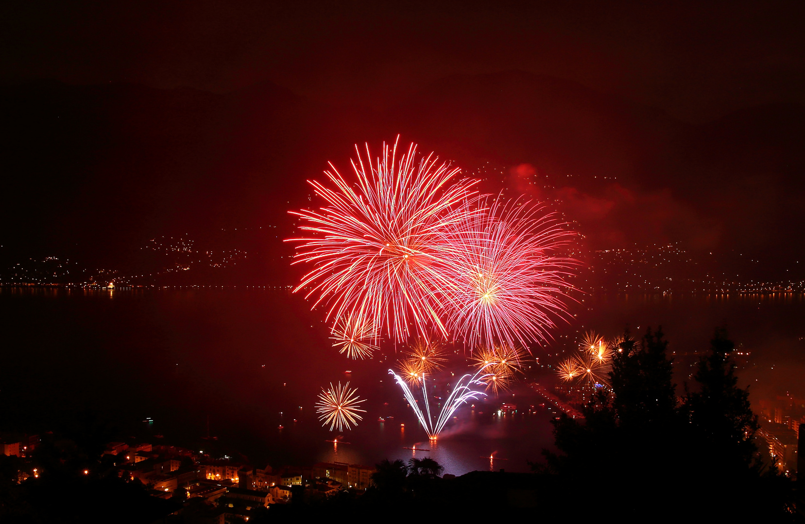 Feuwerk über dem Lago Maggiore