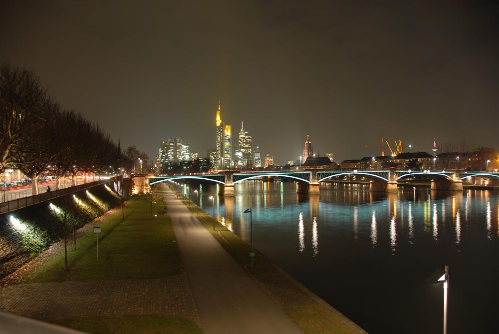 Ffm bei Nacht