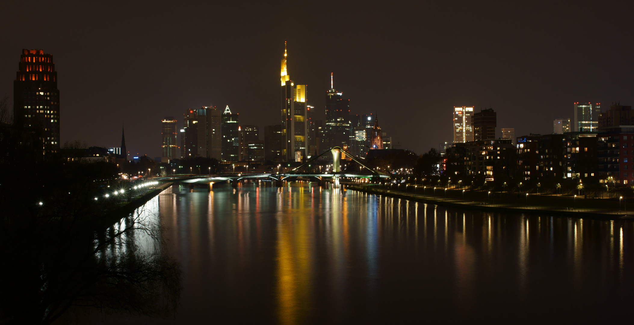 FFM bei Nacht