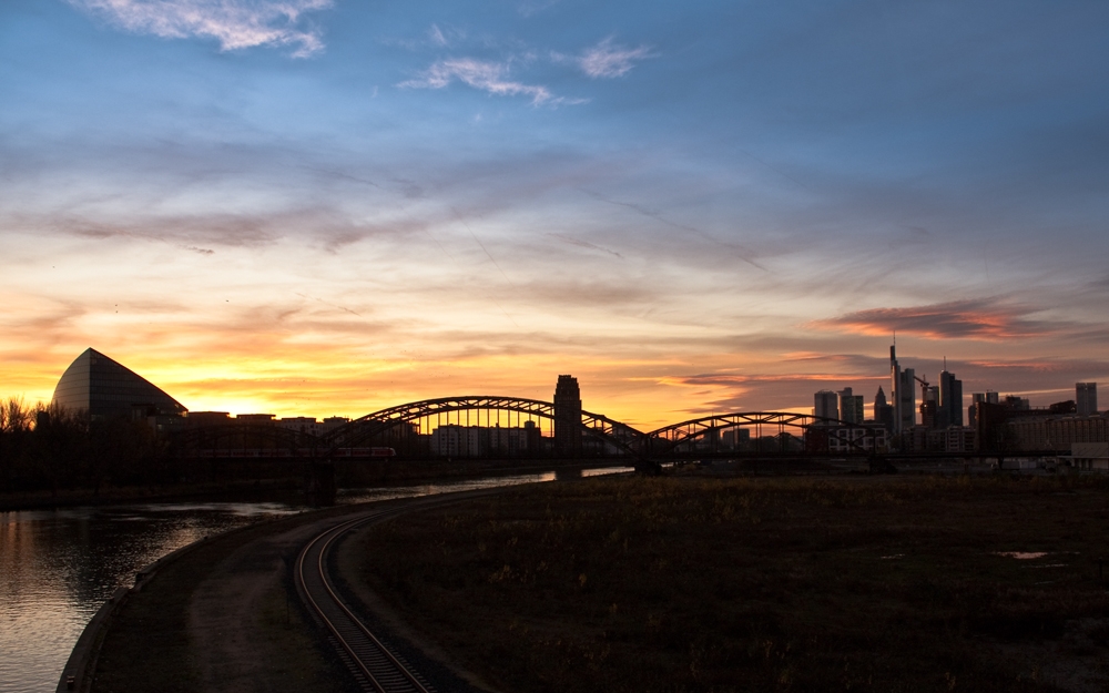 FFM bei Sonnenuntergang