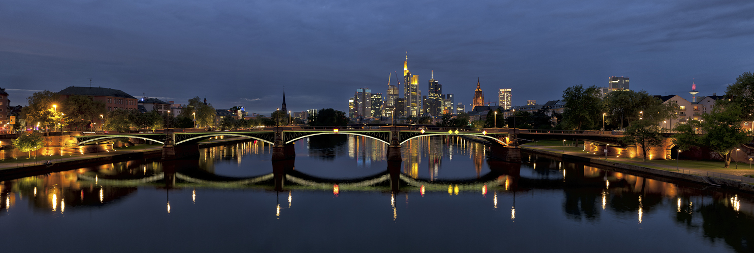 Ffm = Frankfurt friedlich am Main