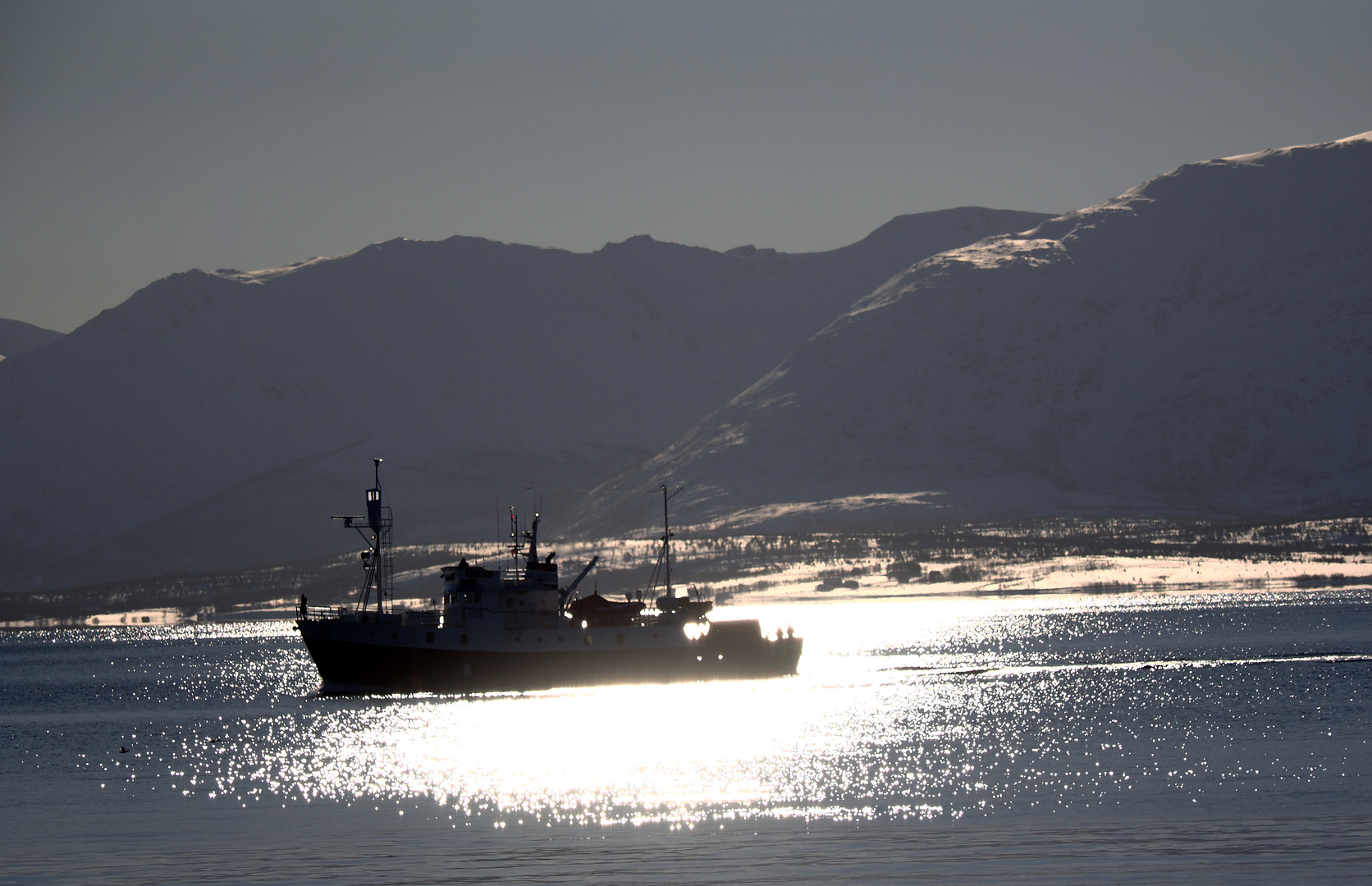 Fi9schereifahrzeug vor dem Einlaufen in von Tromsø