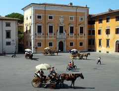 Fiaker auf der Piazza dei Cavalieri in Pisa