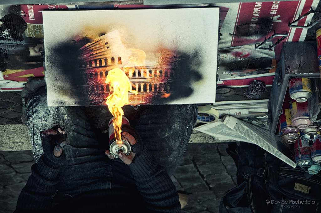 Fiamme sul Colosseo