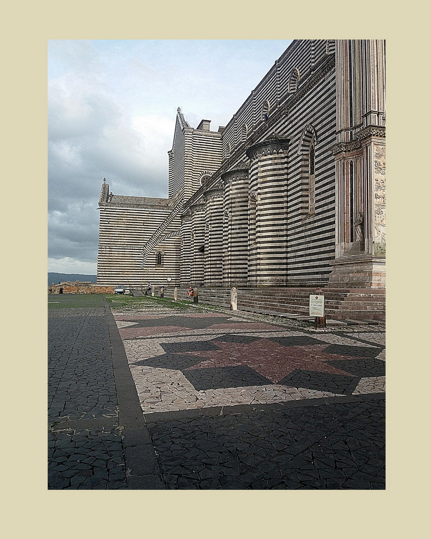 ..Fiancata del duomo di Orvieto....