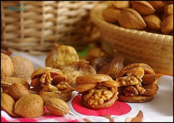 Fichi e frutta secca.