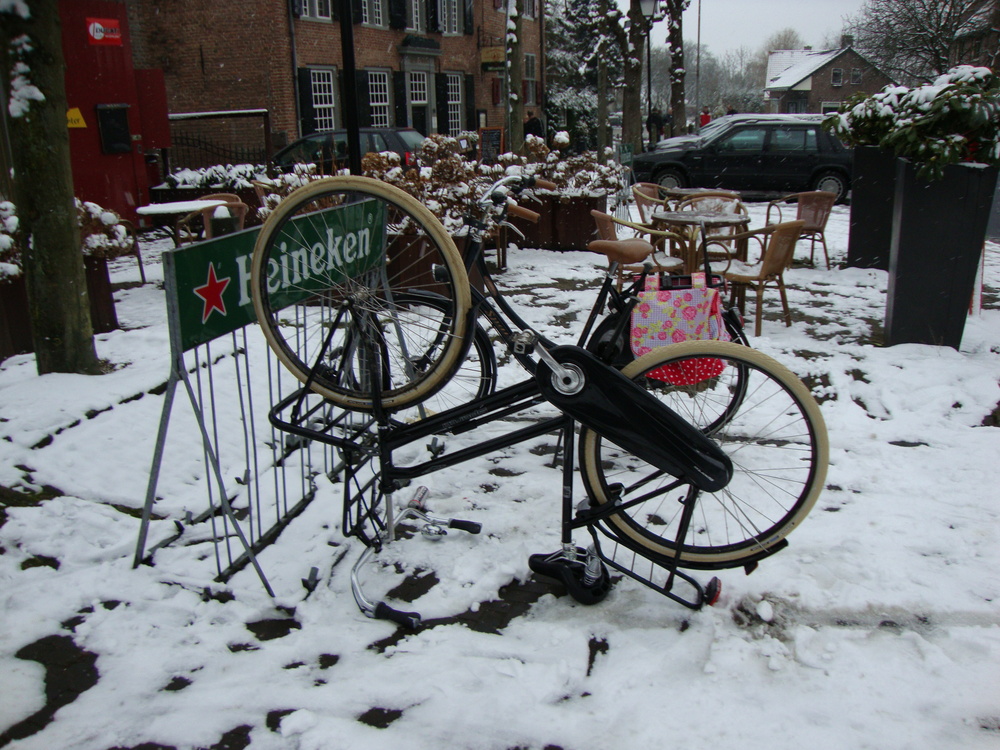 Fiets in de sneeuw