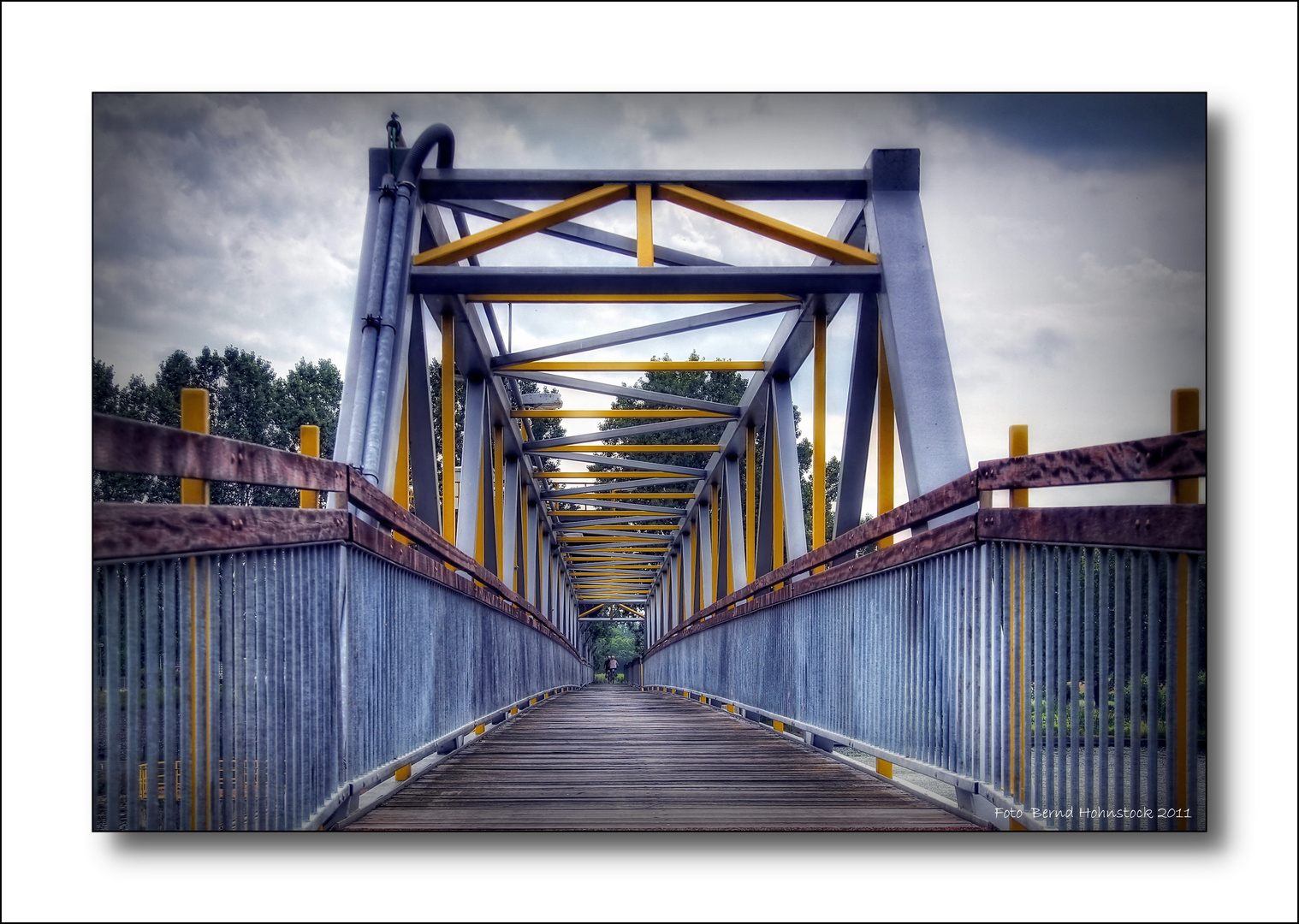 Fietsbrug over stuw bij Linne .....