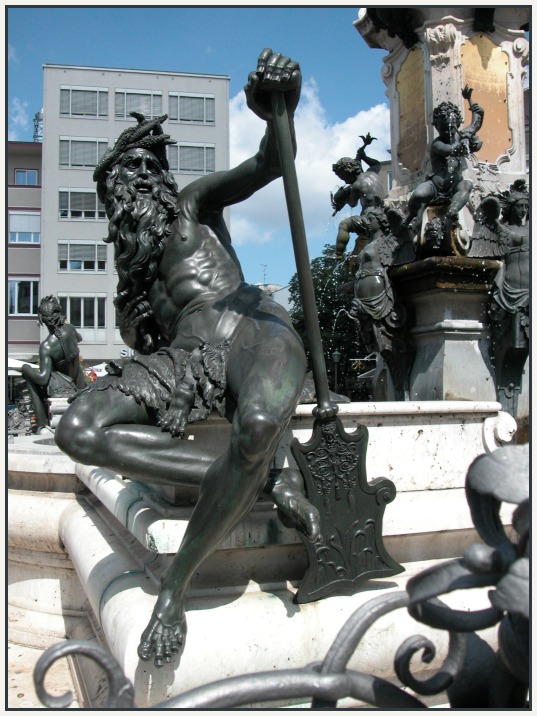 Figur am Augustusbrunnen zu Augsburg