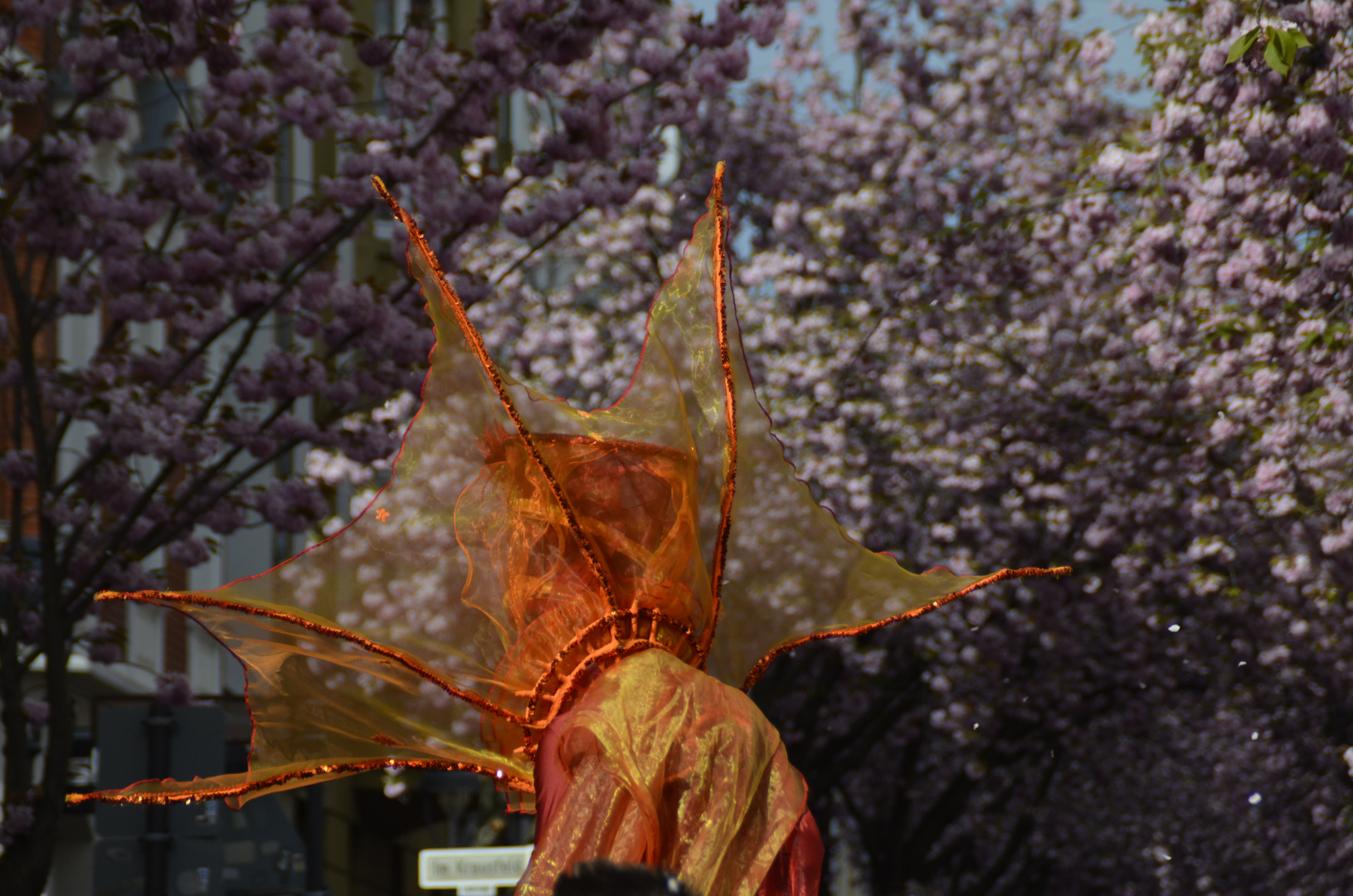 Figur beim Kirschblütenfest