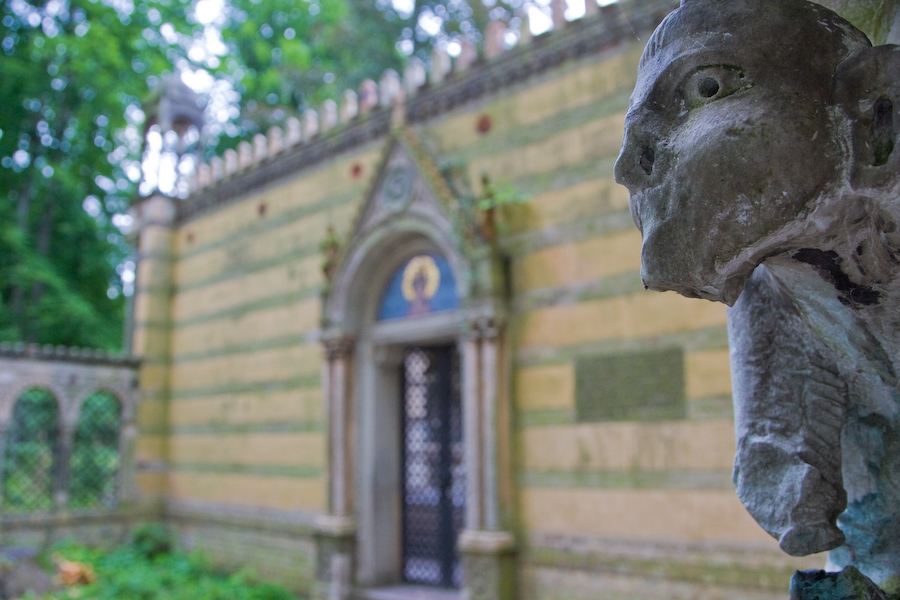 Figur im Klosterhof, Schloß Glienicke