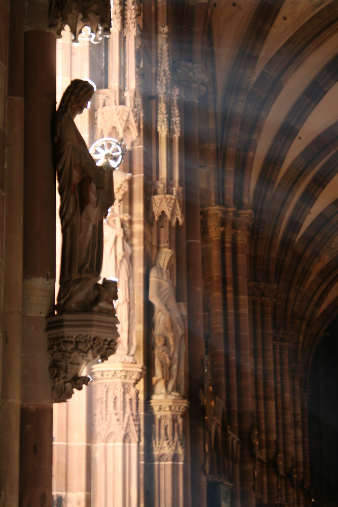Figur von der anderen Seite im Dom von Strasbourg
