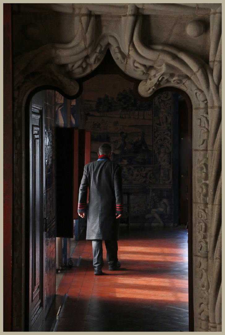 figure in the national palace in sintra