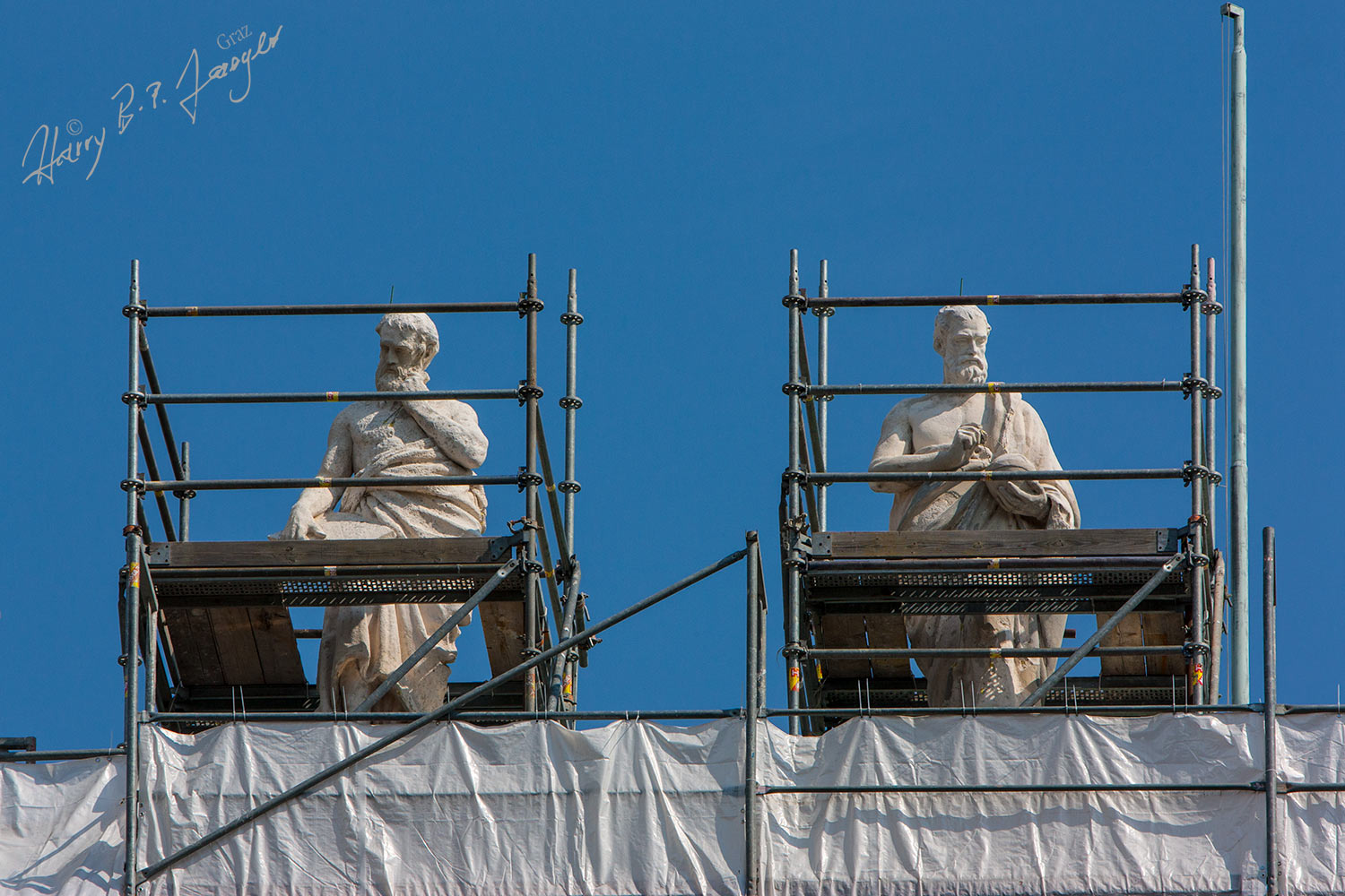 Figuren am Dach des NHM in WIen