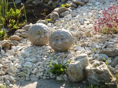 Figuren am Gartenteich